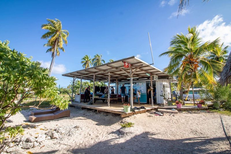The Y AKA Plongée base under the coconut palms