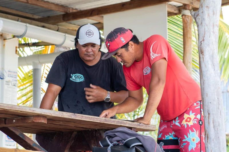 The Y AKA Plongée team preparing the dive